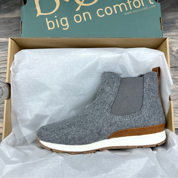 NIB BOC Born Kara Faux Wool Ankle Chelsea Boots Booties Grey Pull On - Picture 9 of 14